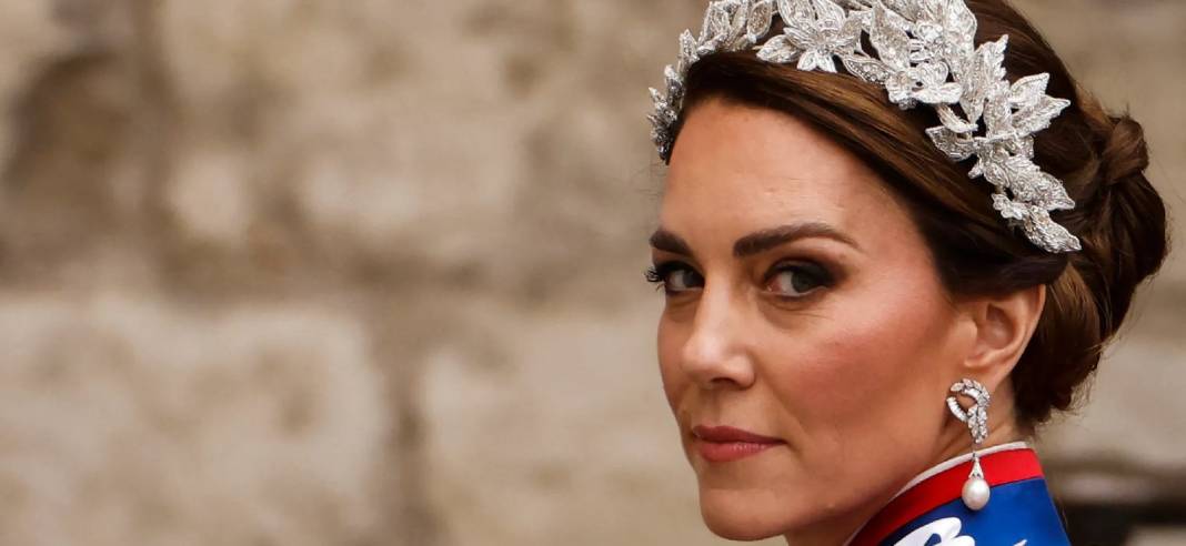 Lanetli nişan yüzüğünün karanlık gizemi: Kate Middleton neden Diana'nın yüzüğünü takıyor? 12