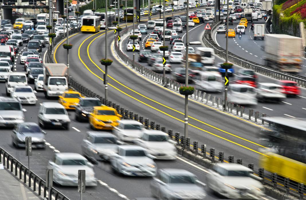 Resmen yürürlüğe girdi! Bunu yaptırmayan trafikten men edilecek 5