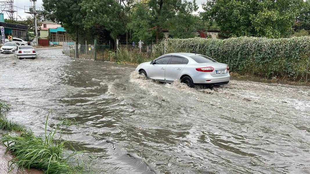 Sağanak, sel ve fırtına...Meteoroloji'den 81 ile kritik uyarı! 11