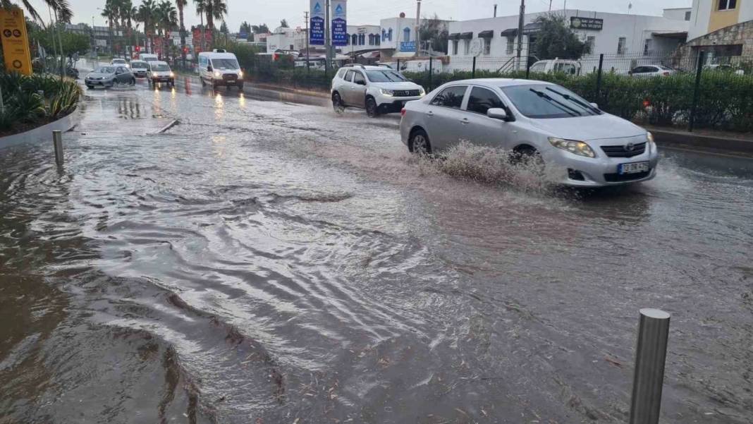 Türkiye sular altında kalacak: Meteoroloji 81 il için kritik tarihi duyurdu! 13