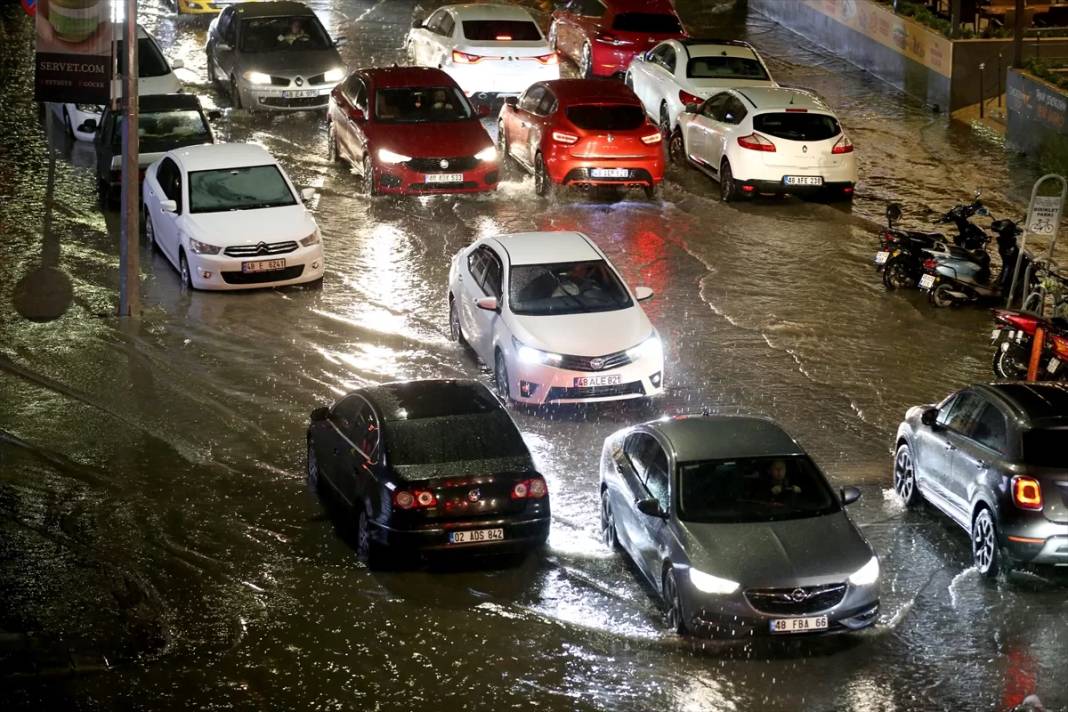 Türkiye sular altında kalacak: Meteoroloji 81 il için kritik tarihi duyurdu! 15