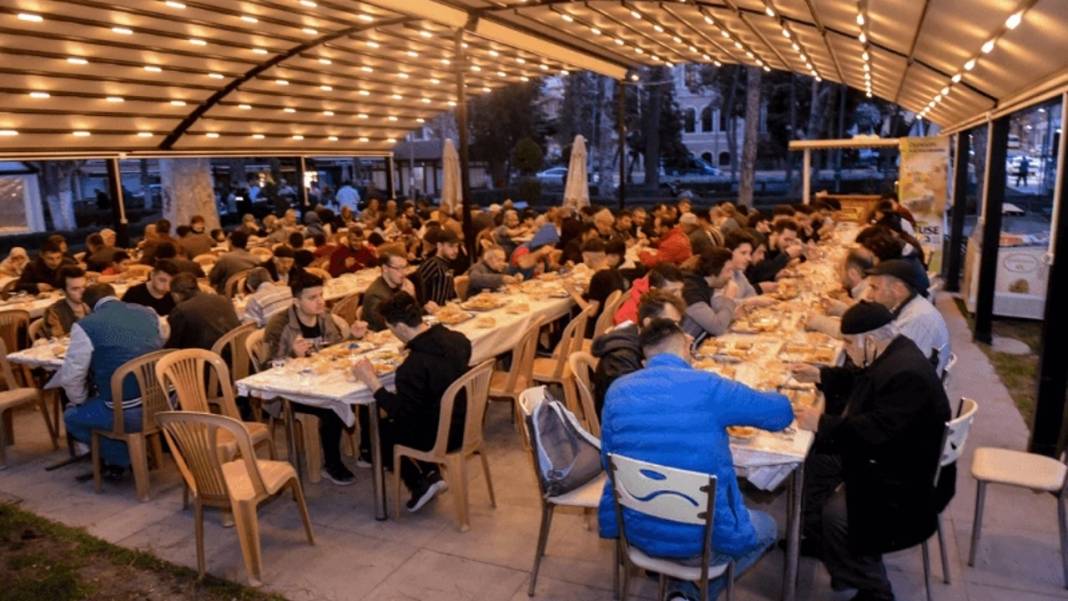 İstanbul'da ücretsiz iftar çadırları nerede? İşte o ilçeler 3