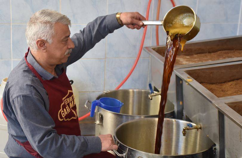 Litresi 12 liradan satılıyor kapıda kuyruk oluyorlar! İftar sofralarının vazgeçilmez şifa deposu olarak biliniyor 6