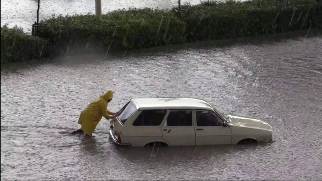 Sağanak, sel ve fırtına...Meteoroloji'den 81 ile kritik uyarı! 1