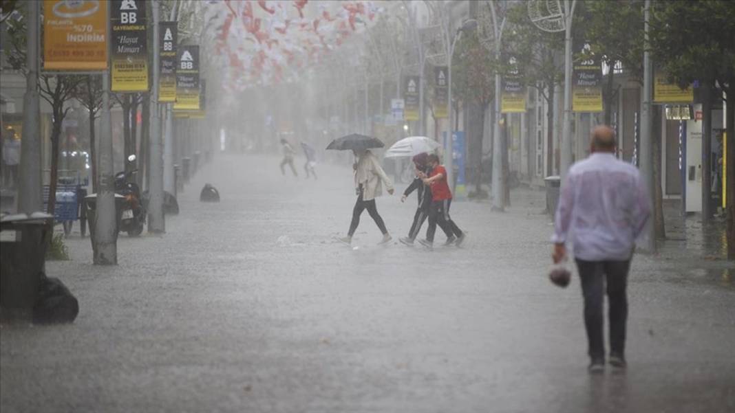 Meteoroloji'den 10 ile kritik uyarı: Fırtına, sağanak, sel ve çığ... Günlerce sürecek 6