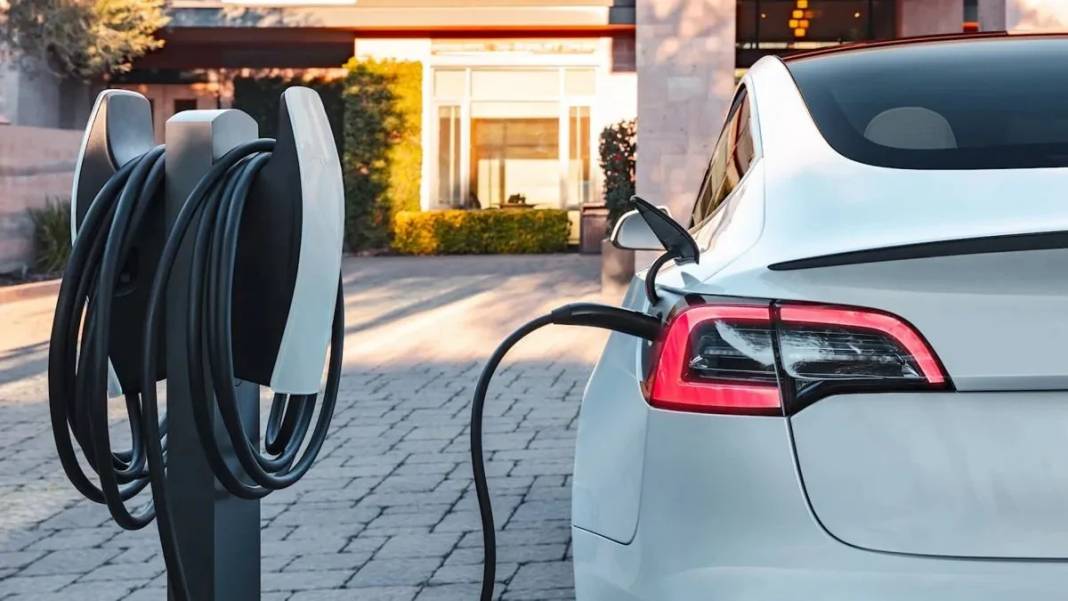 Akaryakıt derdine son verecek devrim: Elektrikli otomobillere yeni menzil ayarı! 10