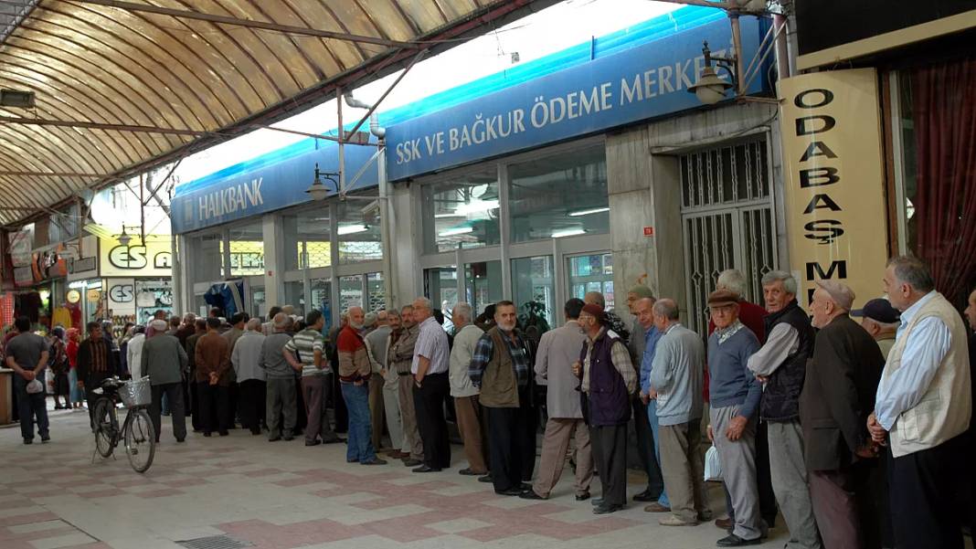 Tüm emeklilere tamamen ücretsiz oldu! Yarından itibaren geçerli olacak 3