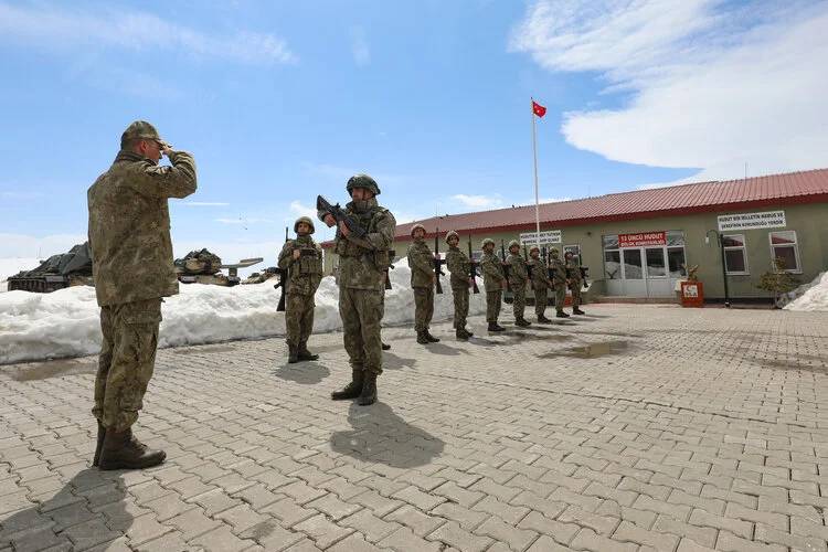 Hudut kartalları bayramın ilk gününde de vatan nöbetinde 4