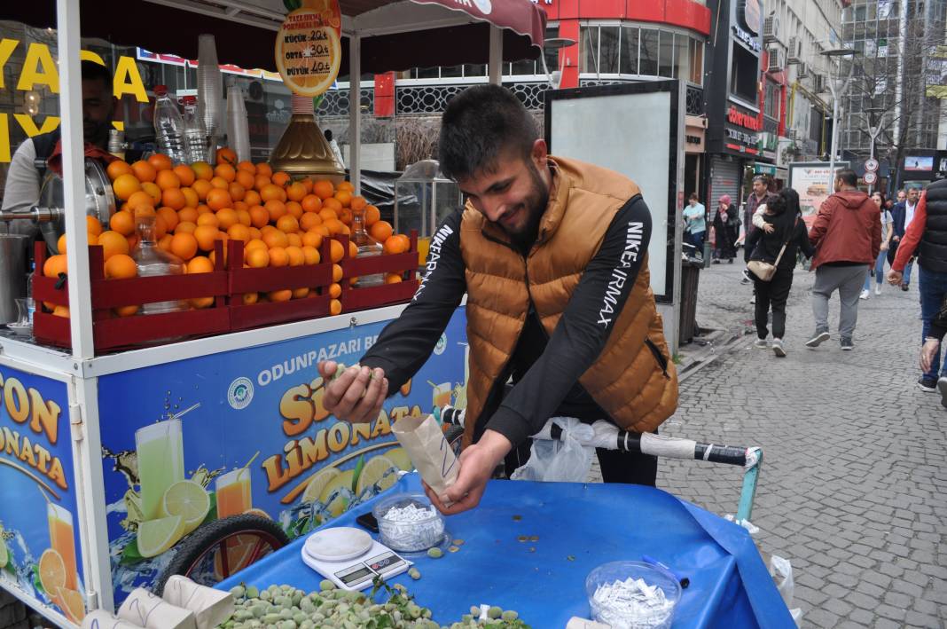 Kilosu 200 paketi 20 lira 1 saat içinde tüm tezgahtakini sattı gören paket paket alıyor 7