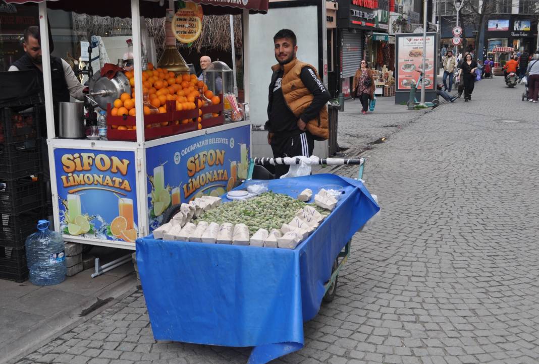 Kilosu 200 paketi 20 lira 1 saat içinde tüm tezgahtakini sattı gören paket paket alıyor 6