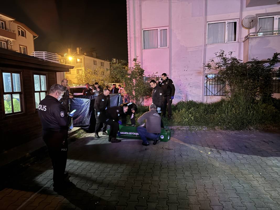 Ailesini vahşice katleden saldırgan, cenaze namazı kılınmadan defnedildi 9