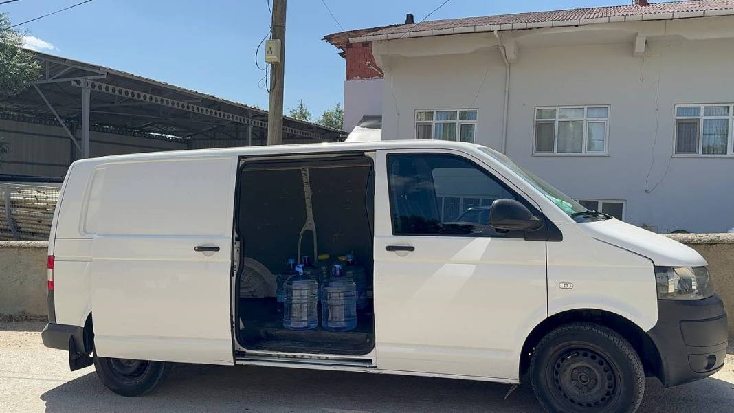 Duyan bidonunu kapıp geliyor yıllardır hasta olan tek kişi yok! İşte suyu şifalı köy 4