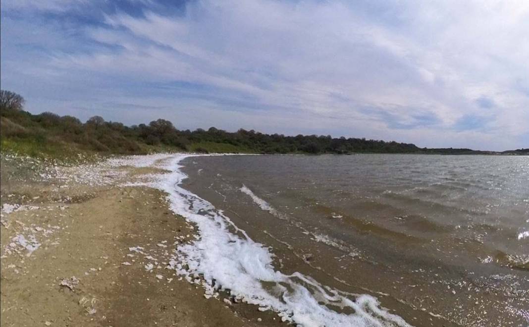 Çanakkale’de korkutan manzara köşe bucak her yeri beyaz köpük sardı 7