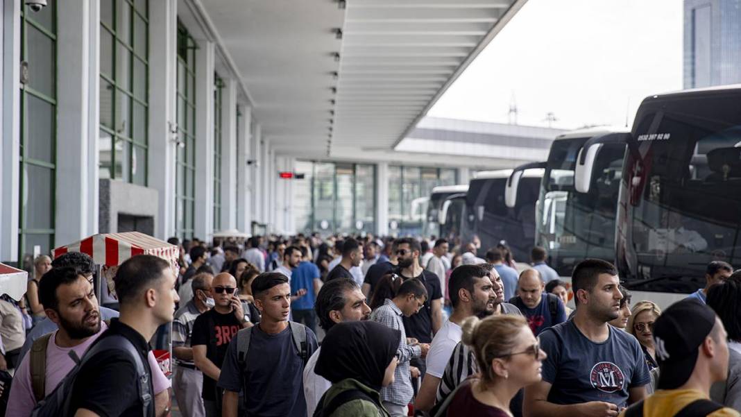 Bayrama günler kala otogarlar hareketlendi: En çok bilet alınan iller belli oldu 15