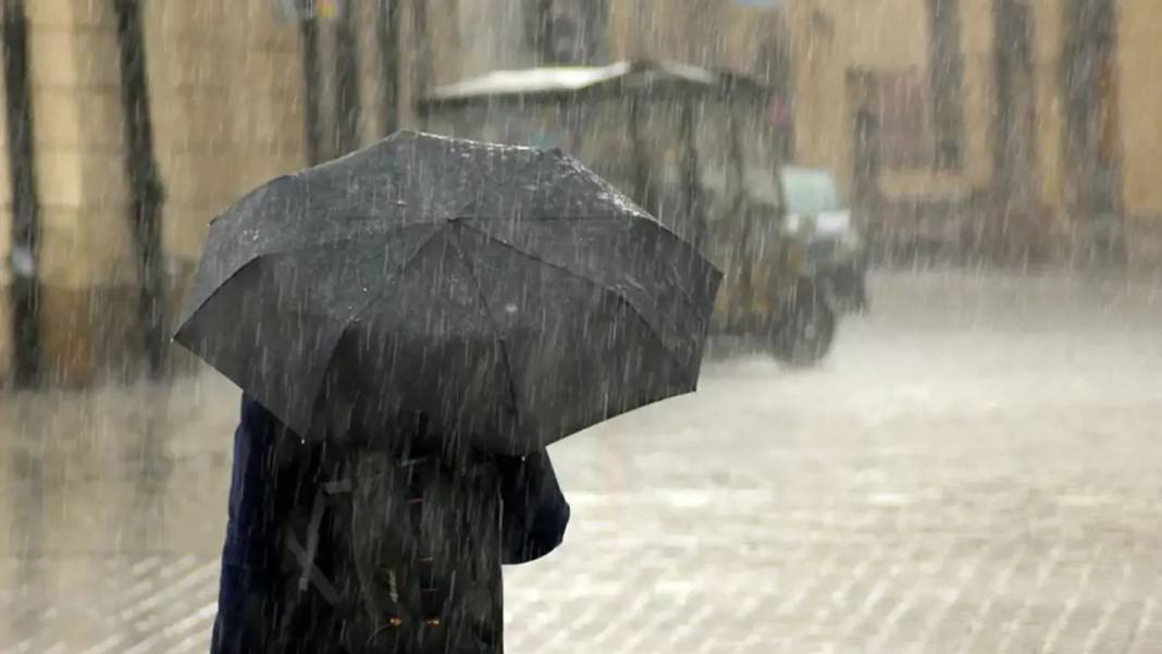 Meteoroloji il il uyardı: Sıcaklıklar düşecek... Türkiye'yi sağanak vuracak 17