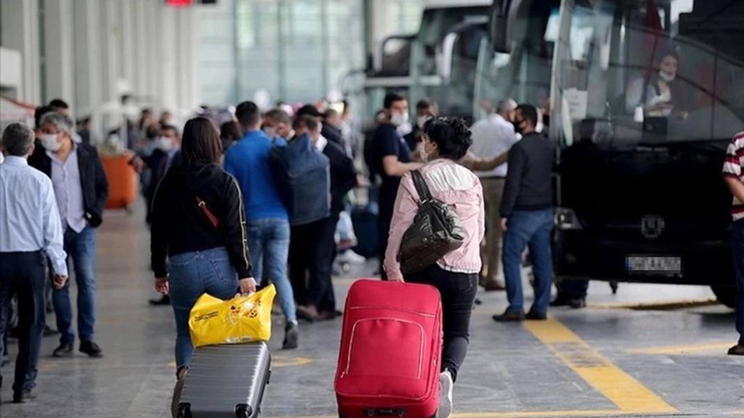 Bayrama günler kala otogarlar hareketlendi: En çok bilet alınan iller belli oldu 13