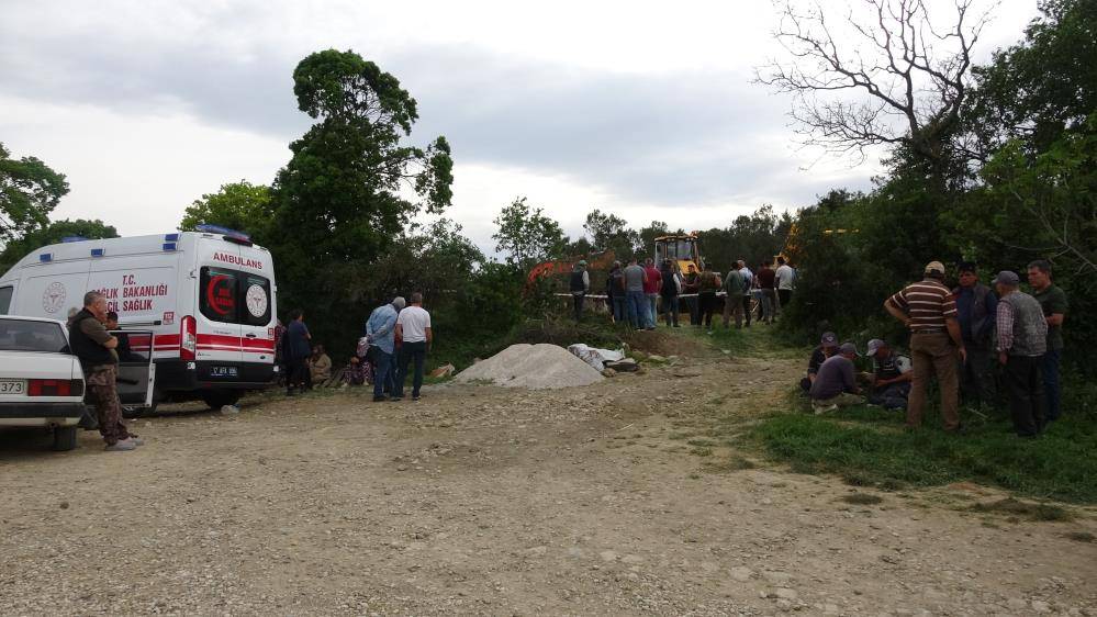 Çanakkale’de toprak kayması: İşçiler göçük altında kaldı! 5