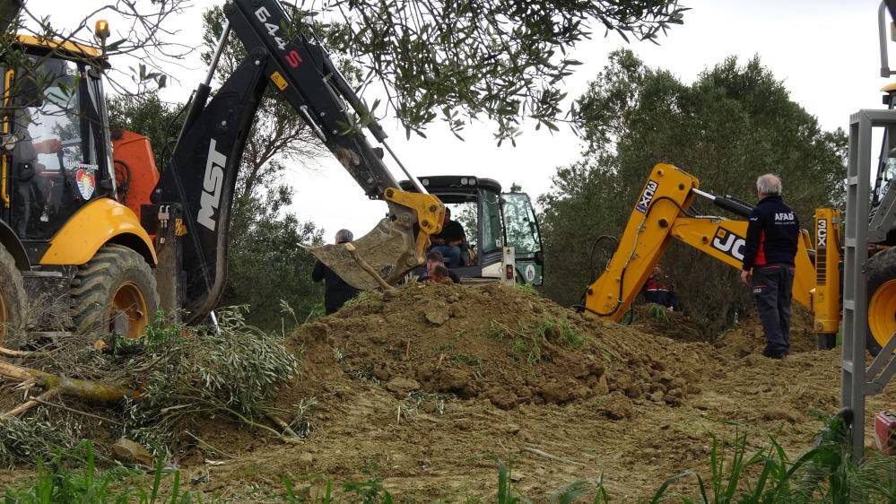 Çanakkale’de toprak kayması: İşçiler göçük altında kaldı! 1