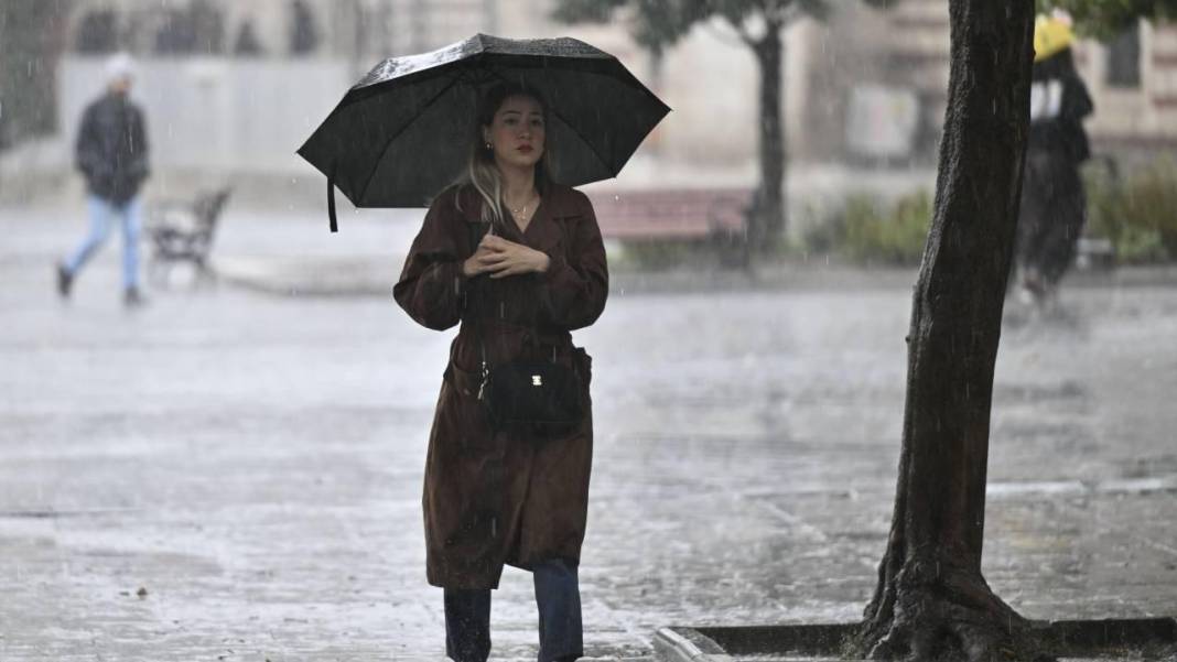 Meteoroloji il il uyardı: Sıcaklıklar düşecek... Türkiye'yi sağanak vuracak 13