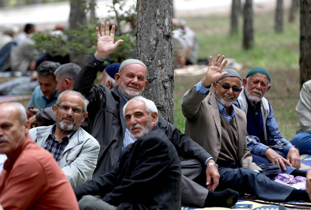 Tüm emeklilere tamamen ücretsiz oldu! Yarından itibaren geçerli olacak 2