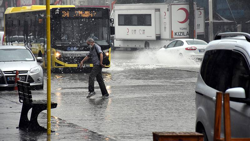 Meteoroloji'den İstanbul dahil o illere sağanak ve fırtına uyarısı! 8