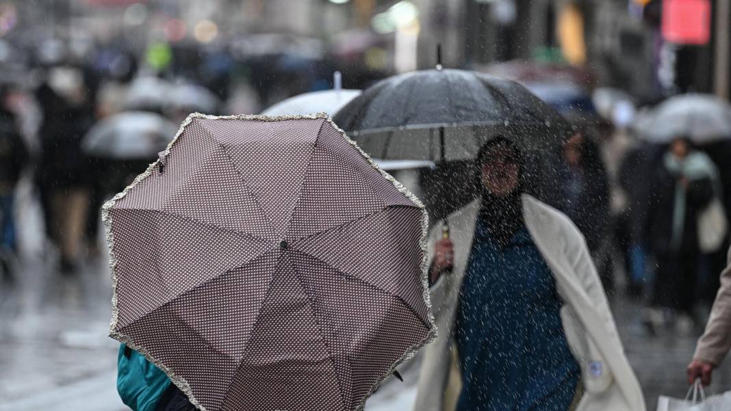 Meteoroloji il il uyardı: Sıcaklıklar düşecek... Türkiye'yi sağanak vuracak 4