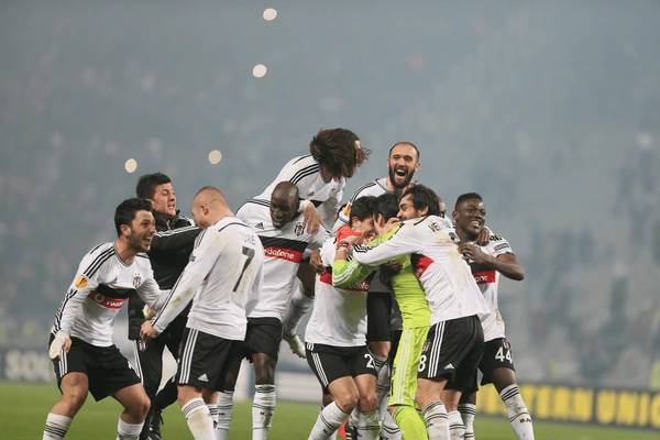 Beşiktaş'ta kriz dönemi: Efsane yıldız takımdan ayrılıyor! 5