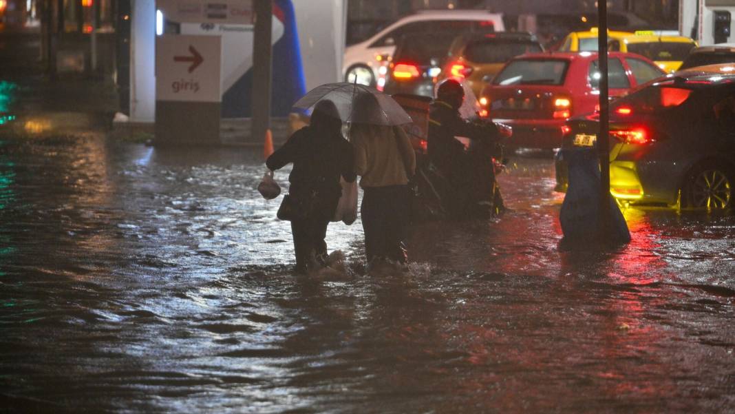 Meteoroloji'den İstanbul dahil 71 ile sağanak uyarısı! 10