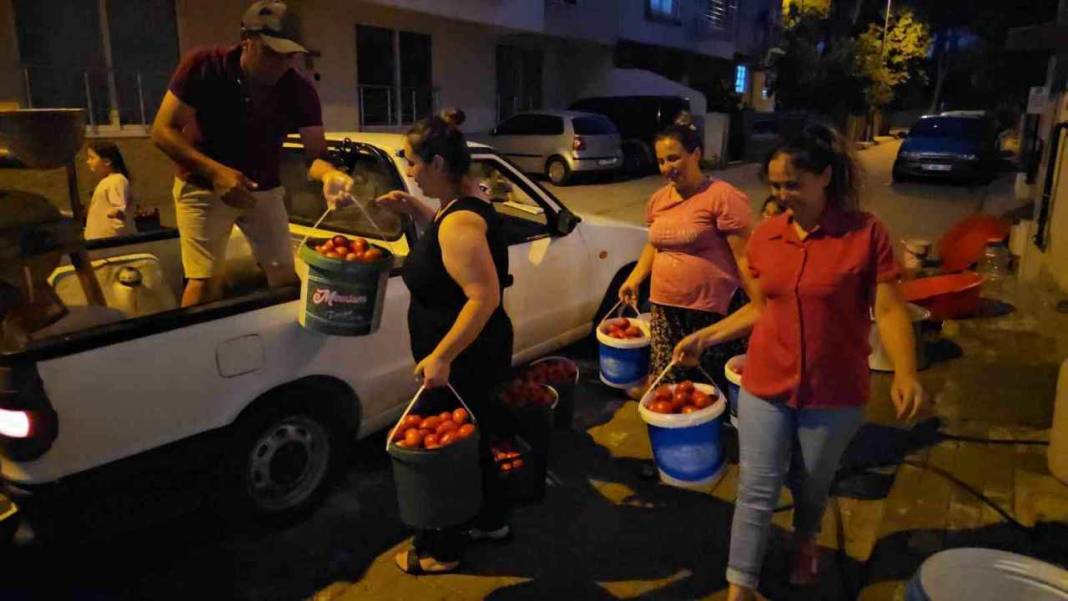 Ev ev geziyor yarım saatte paraya para demiyor! Kurnaz çift buluşuyla Einstein’ı solladı 4