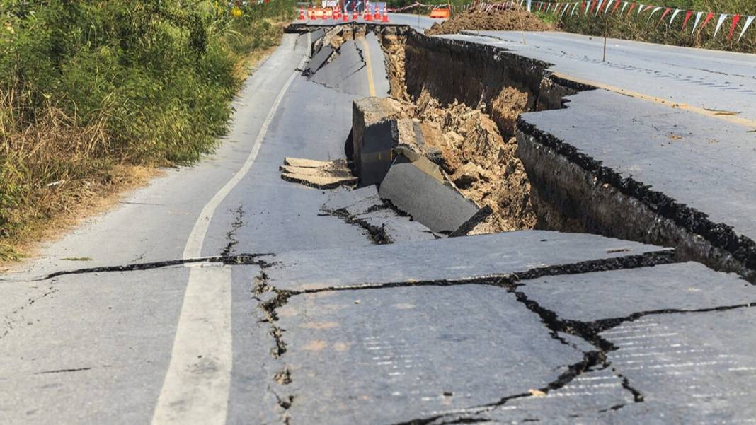 Ahmet Ercan riskli ili açıkladı! Doğusu 7,3 batısı 6 büyüklüğünde depreme gebe 1