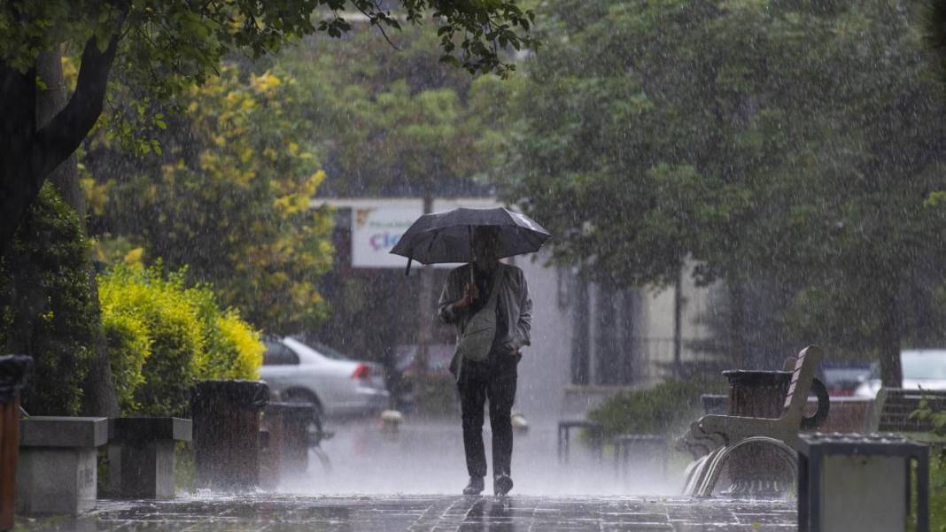 Meteoroloji'den İstanbul dahil 71 ile sağanak uyarısı! 13