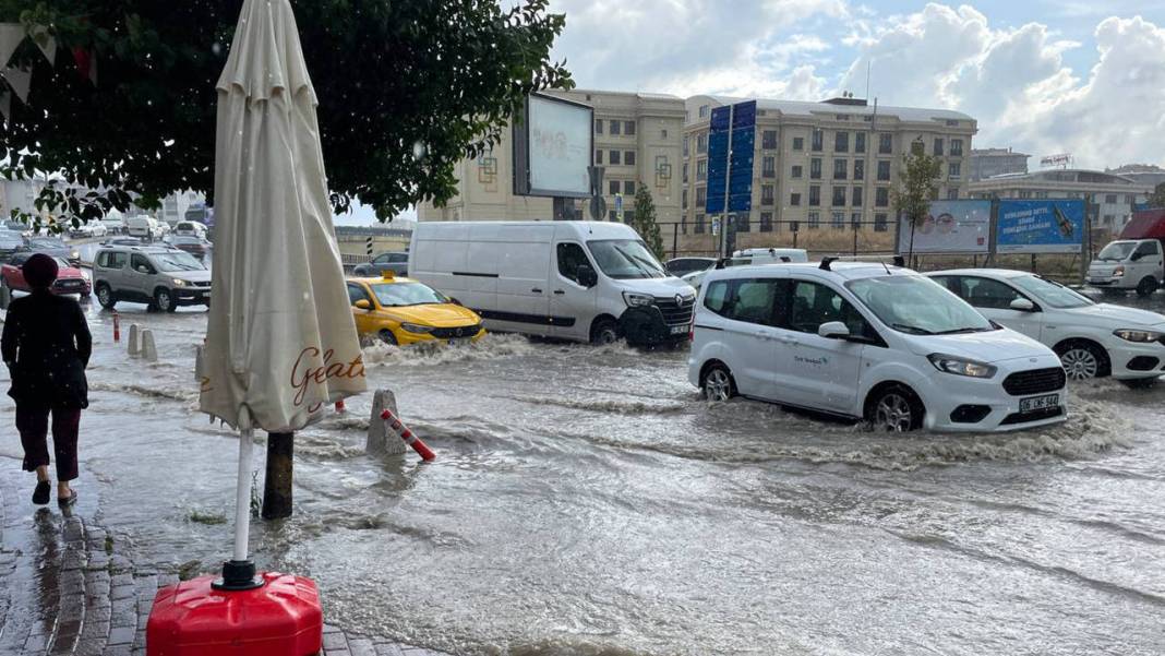 İstanbul dahil o illeri sağanak ve fırtına esir alacak: Meteoroloji tek tek uyardı! 2