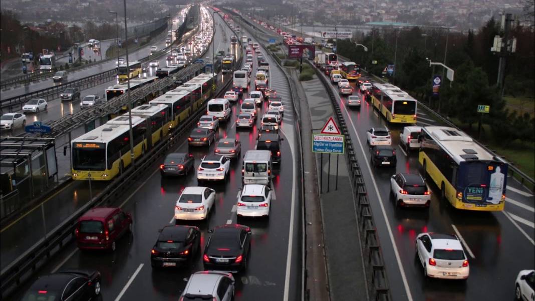 Trafikte 32 bin 170 lira ceza kesilecek: Arabasında olmayan ecel terleri dökecek 4