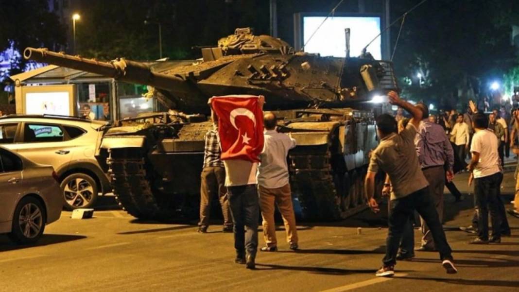 15 Temmuz’un üzerinden 8 yıl geçti.  İşte darbe gecesi saat saat yaşananlar 4