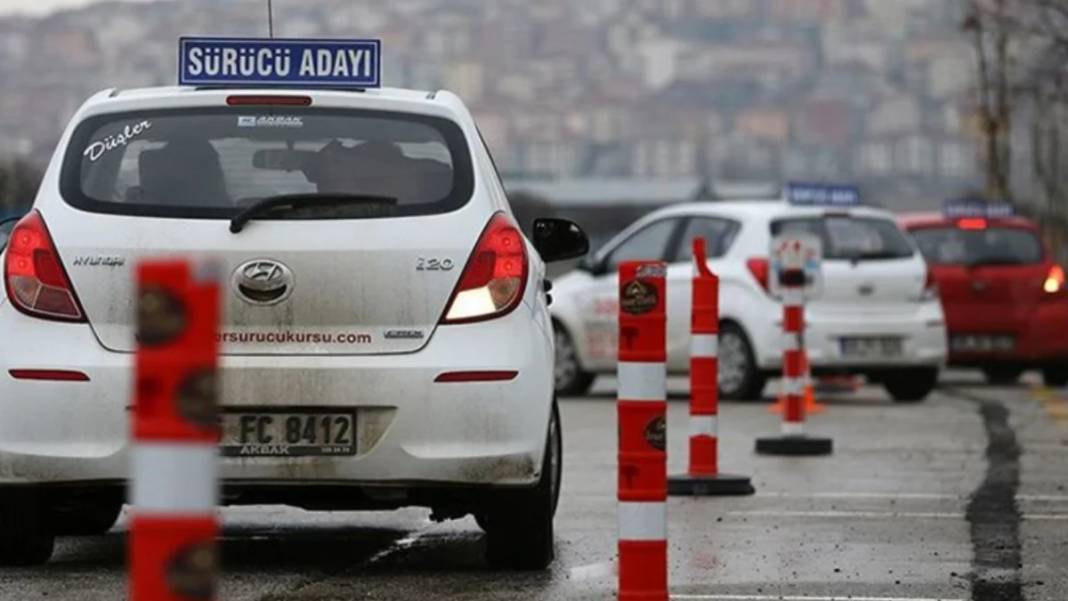 Ehliyette yaş sınırı tamamen değişti. Bu yaştan sonra bütün ehliyetler çöp olacak 7