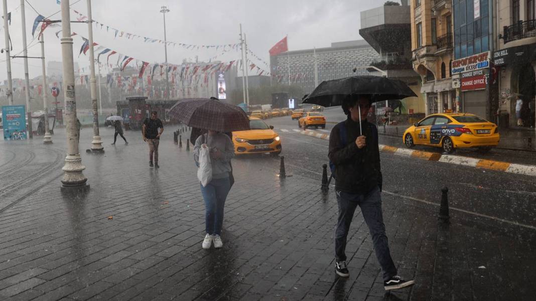 Bunaltıcı sıcaklar yurdu terk ediyor. O illeri sağanak vuracak 10