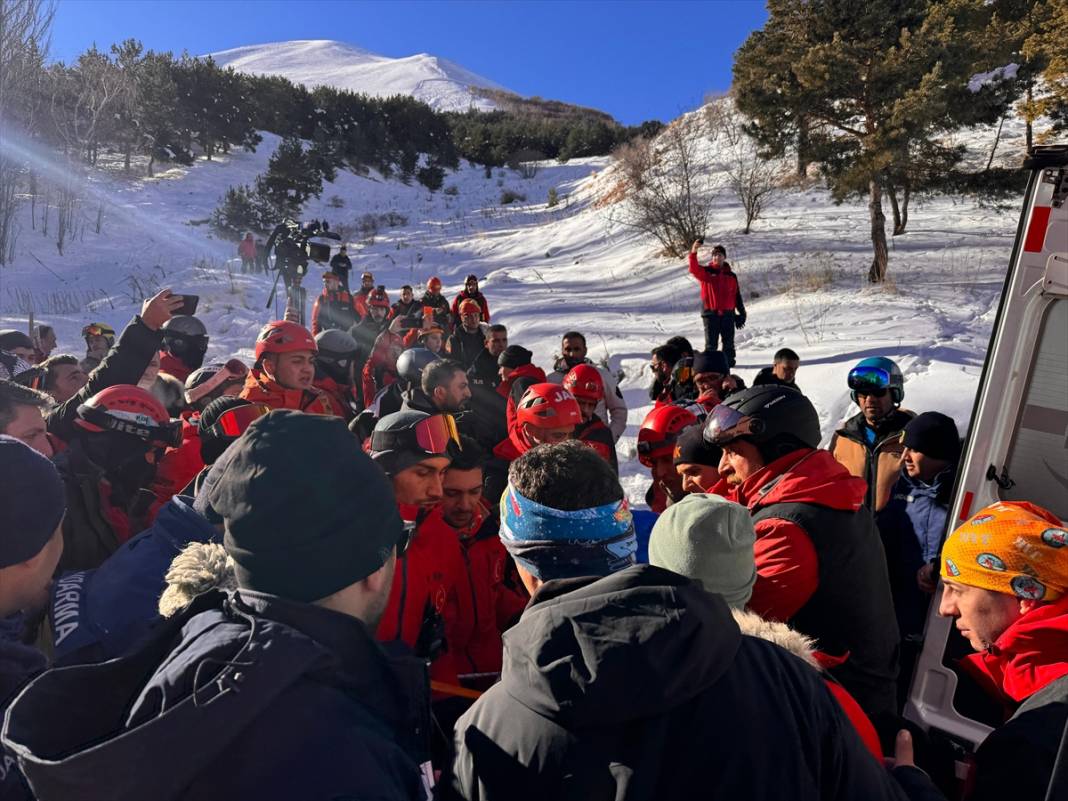 Palandöken'de çığ felaketi: 16 yaşındaki milli sporcu Emre Yazgan öldü 2