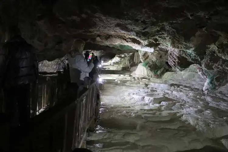 Yer altındaki gizli Pamukkale: Kaklık Mağarası görenleri büyülüyor 8