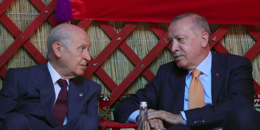 Erdoğan’ın eski kurmayından bomba açıklama: "Bahçeli, AKP'yi karıştırmak için bunu yaptı"