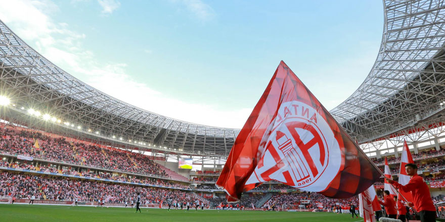 İstanbul'a gelemediler! Antalyaspor'da korona virüs şoku