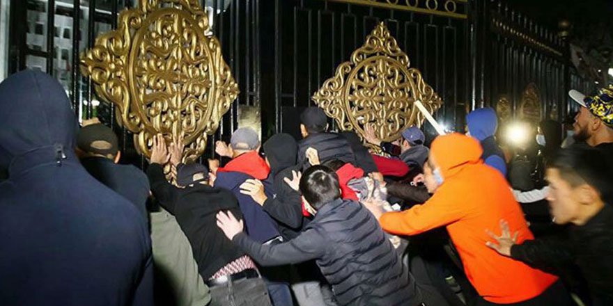 Protestolar nedeniyle Kırgızistan'da seçimler iptal edildi!