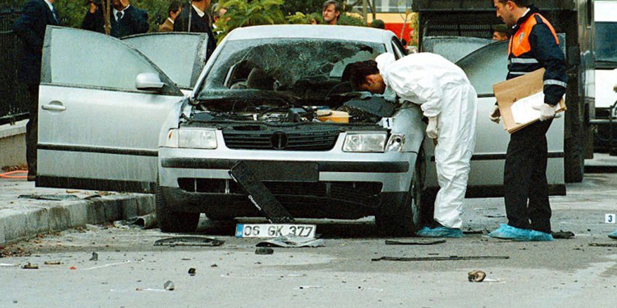 Ahmet Taner Kışlalı'nın kızı Nilhan Kışlalı Hıncal Uluç'un bugünkü köşesinde babasını yazdı