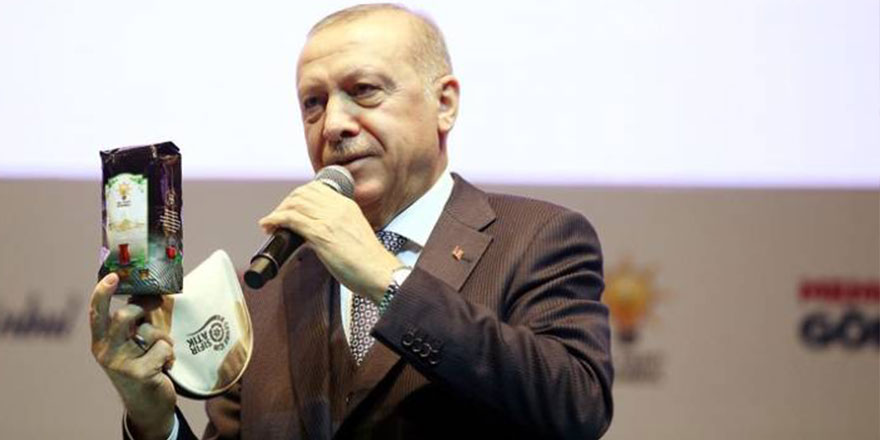 Erdoğan'ın dağıttığı çayda dikkat çeken detay! Bu gerçeği görenlerin keyfi kaçtı