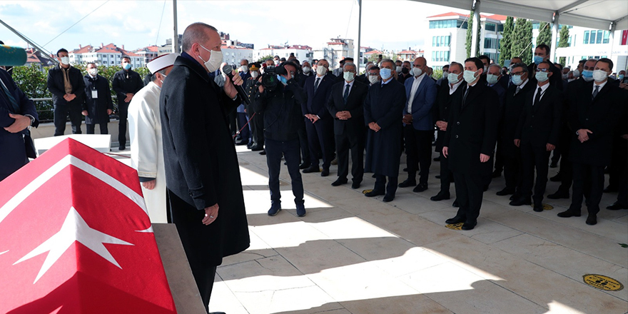 Korona virüs nedeniyle hayatını kaybeden Burhan Kuzu son yolculuğuna uğurlandı