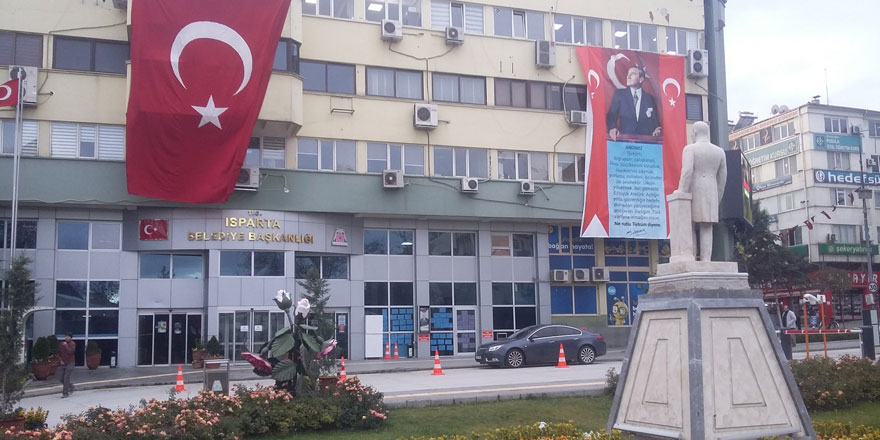 AKP'li başkan ile MHP'li başkan birbirine girdi! Isparta Belediyesi'nde kriz