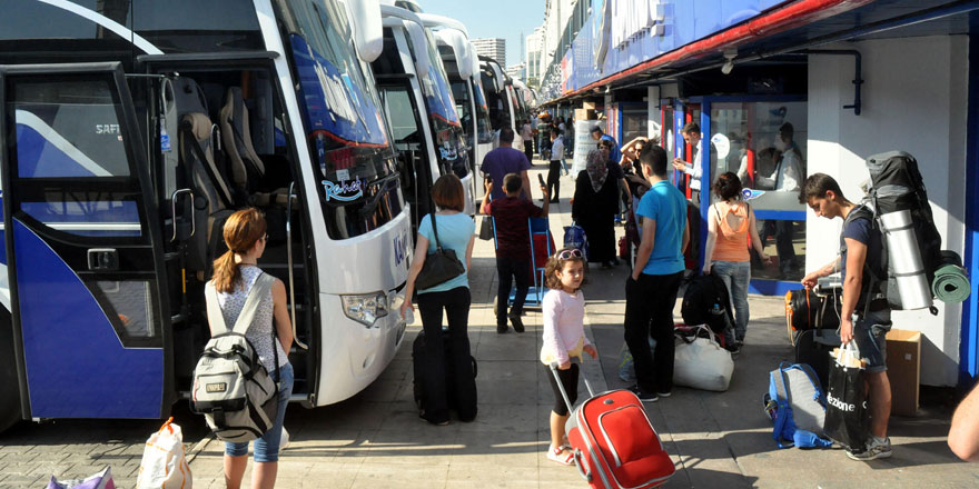 Milyonlarca insan merak ediyor, şehirlerarası seyahat kısıtlaması olacak mı...