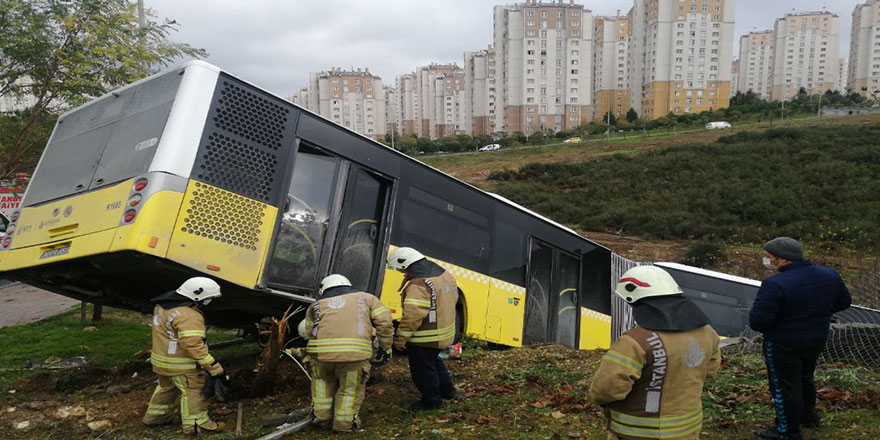 Kayaşehir'de İETT otobüsü yoldan çıktı!