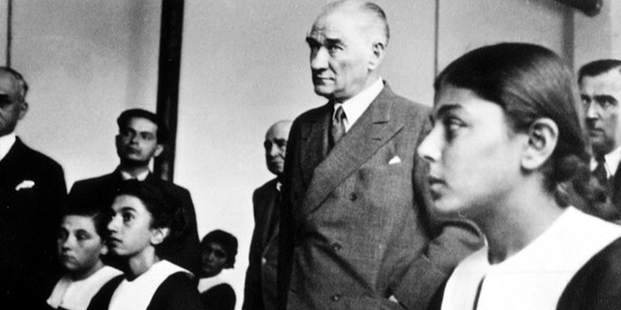 Yılmaz Özdil, Başöğretmen Mustafa Kemal Atatürk'ün Galatasaray Lisesi ziyaretinde gençlere sorduğu 16 soruyu kaleme aldı