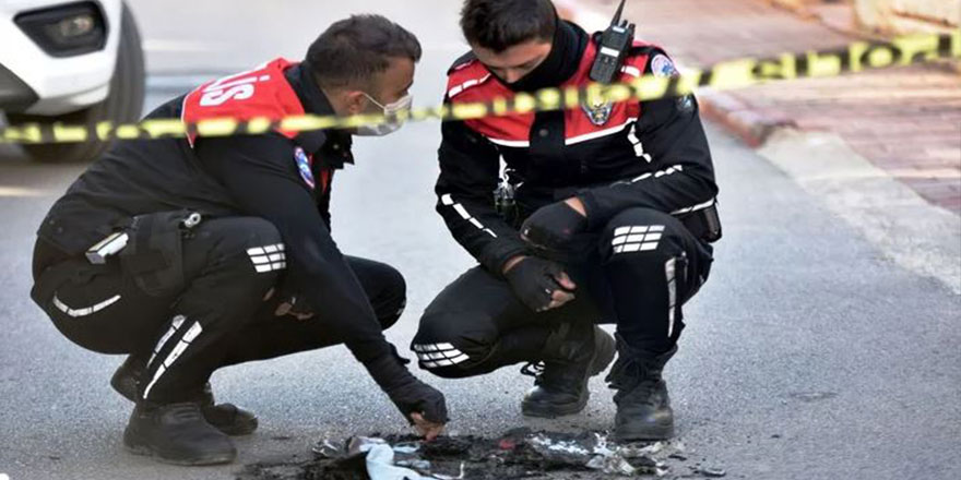 Antalya'da her yerde aranıyor! Polis üniforması yakıldı!