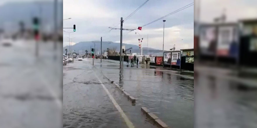 İzmir'de deniz taştı!